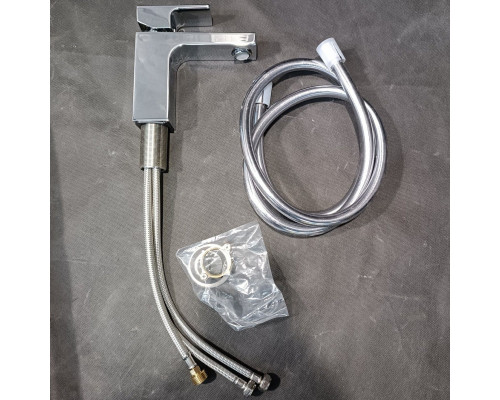 Смеситель для раковины Hansgrohe Vernis Shape с гигиеническим душем 71216000